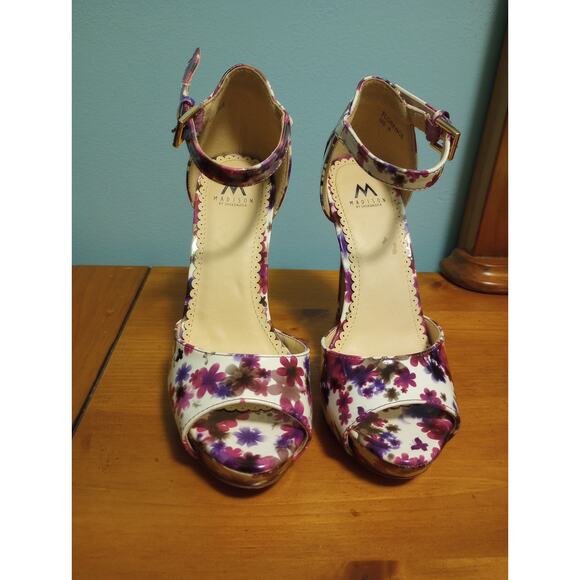 Madison by Shoedazzle Ladies size 6 Floral High Heels Florence - Picture 2 of 7